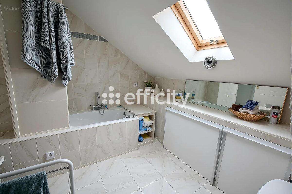 Maison 103 m² à Saint-Georges-De-Didonne  - photo 6