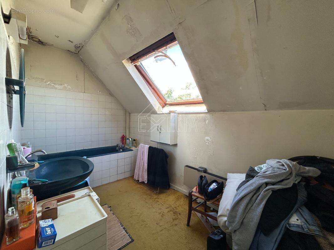 Maison 6 pièces 137 m² à rénover avec jardin, terrasse, sous-sol total et dépendance à Rosny-sur-Seine - photo 14