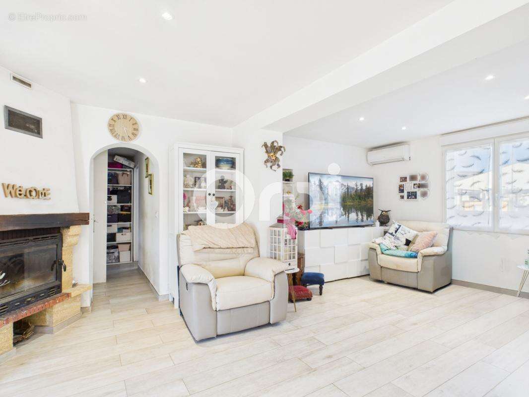 Maison à TOURRETTES