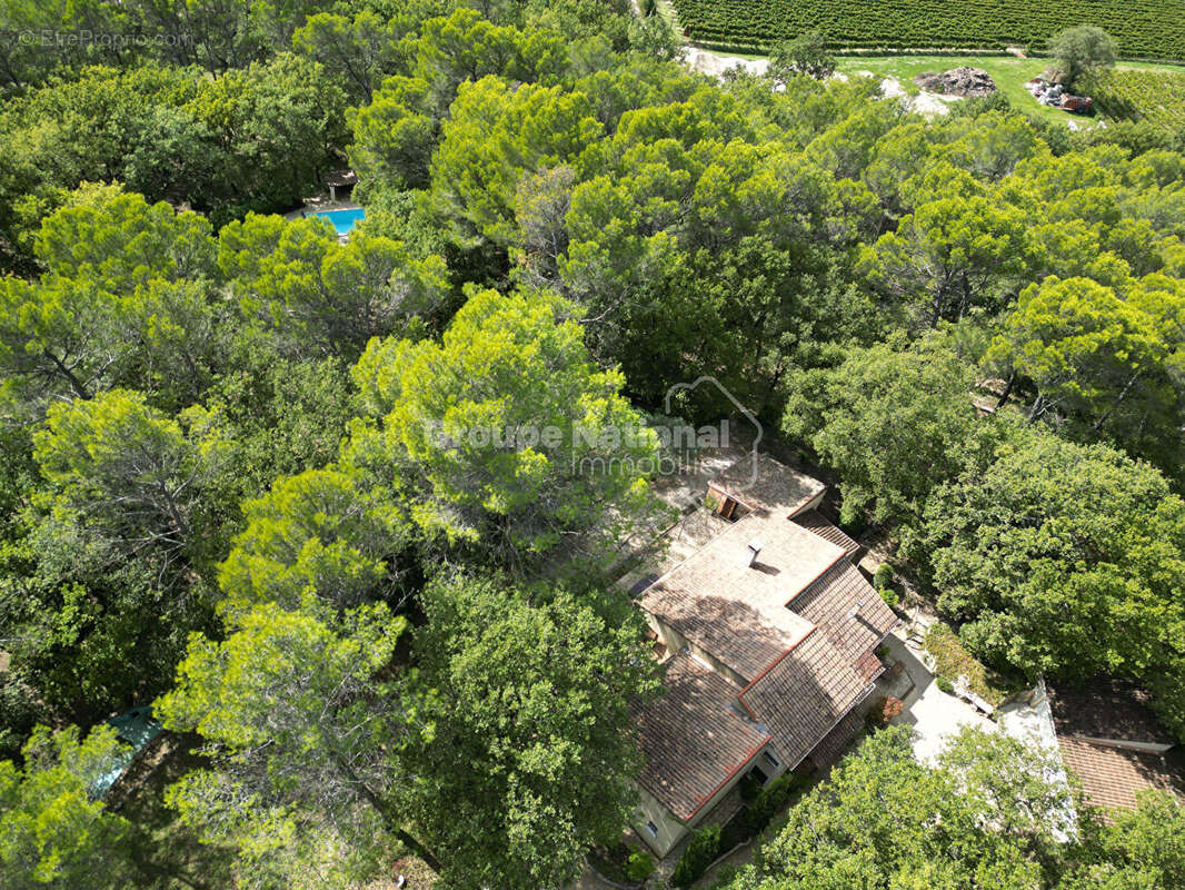 Maison à PERNES-LES-FONTAINES