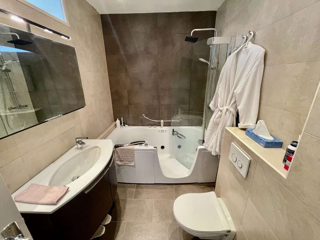 Appartement à PARIS-14E