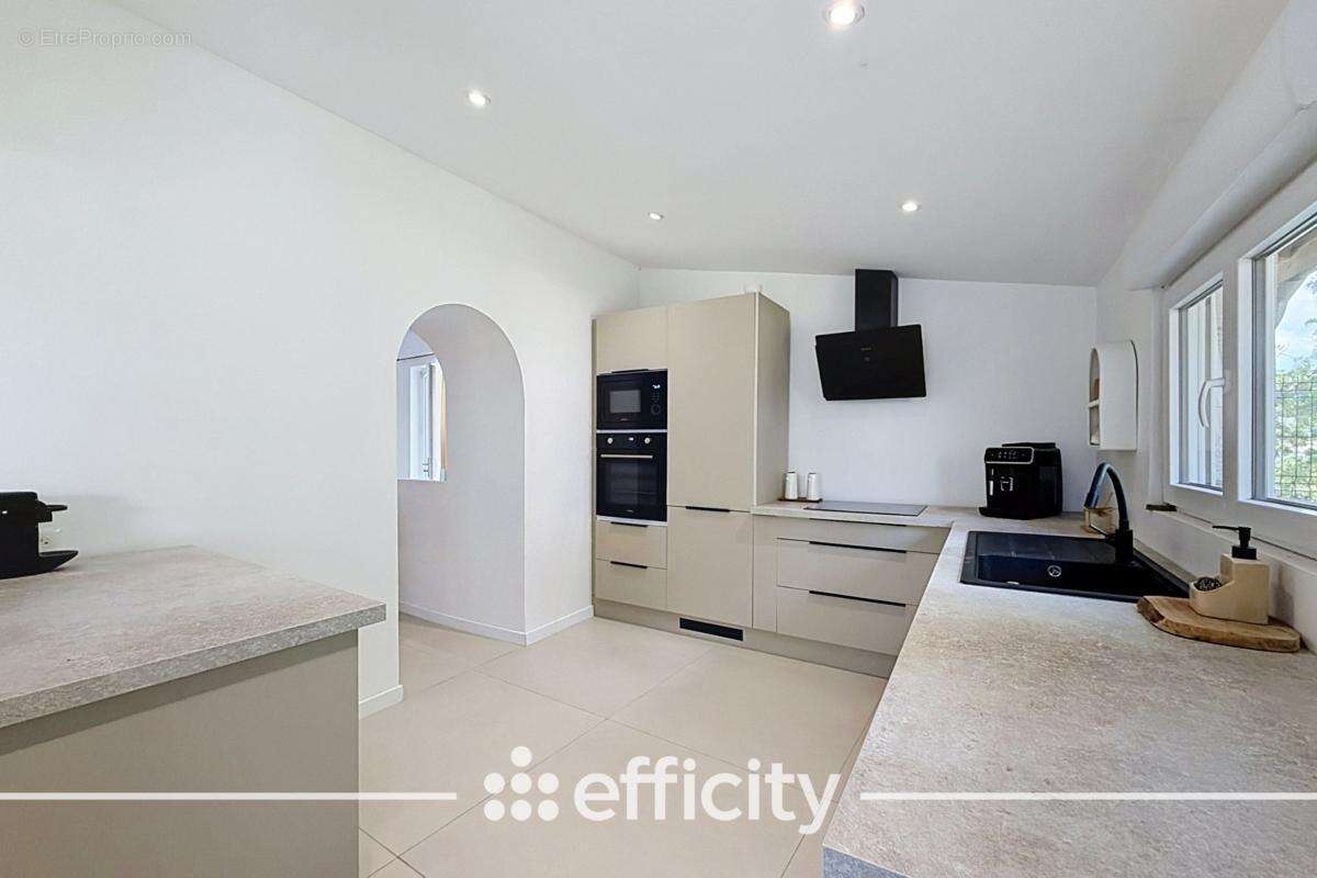 Maison 125 m² à Givors  - photo 5