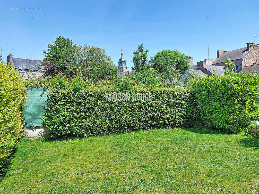 Maison hyper centre ville avec beau jardin arboré, suite parentale et cuisine de chef au coeur de Lamballe - photo 5