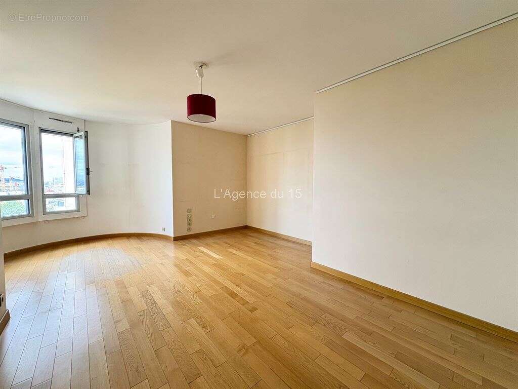 Porte de versailles / beau 2 pieces 54m² / etage eleve / ascenseur / vue degagee / cave / - photo 3