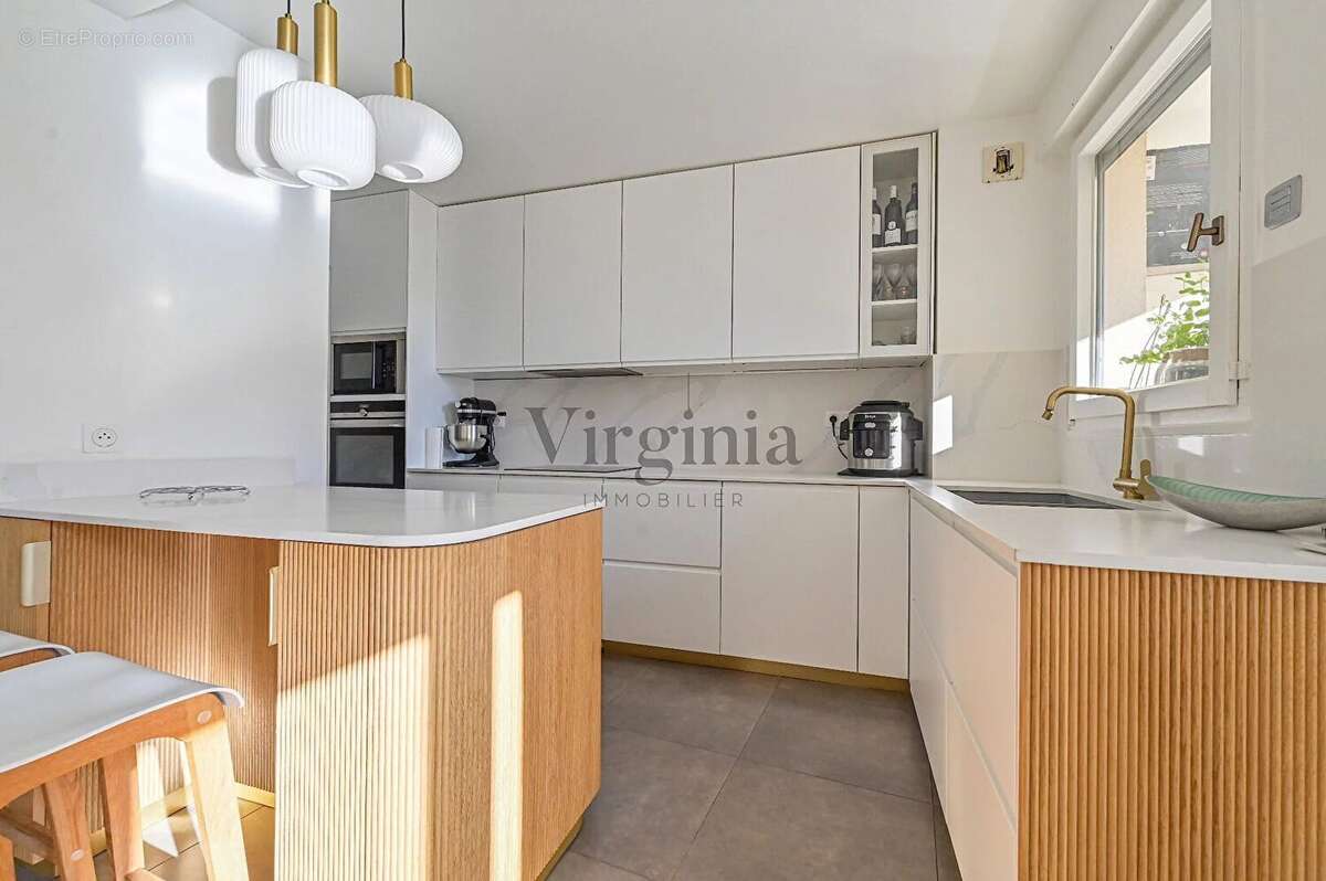Appartement à CHARENTON-LE-PONT