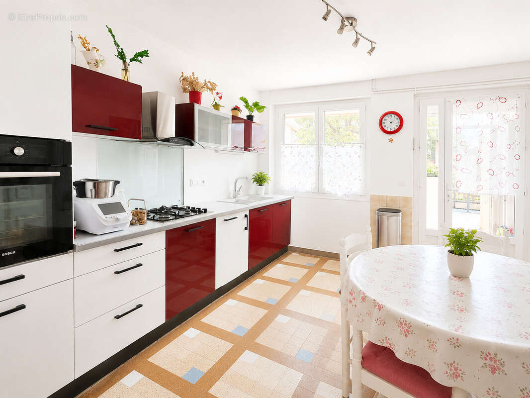 Appartement à VEAUCHE