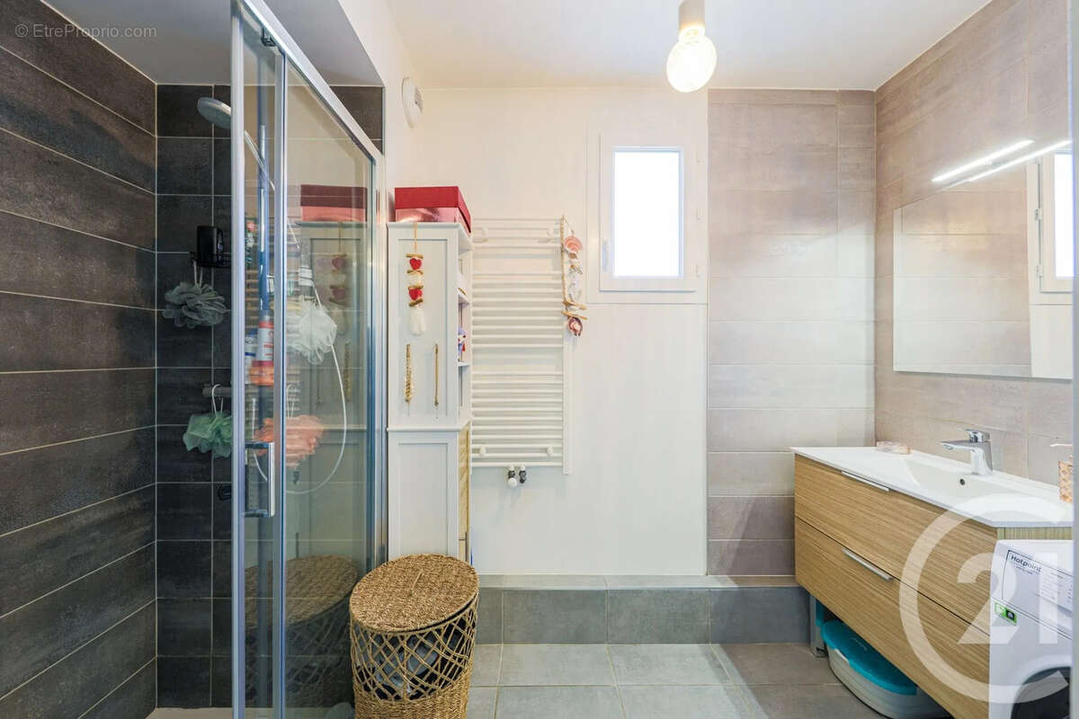 Appartement à LE PONT-DE-CLAIX