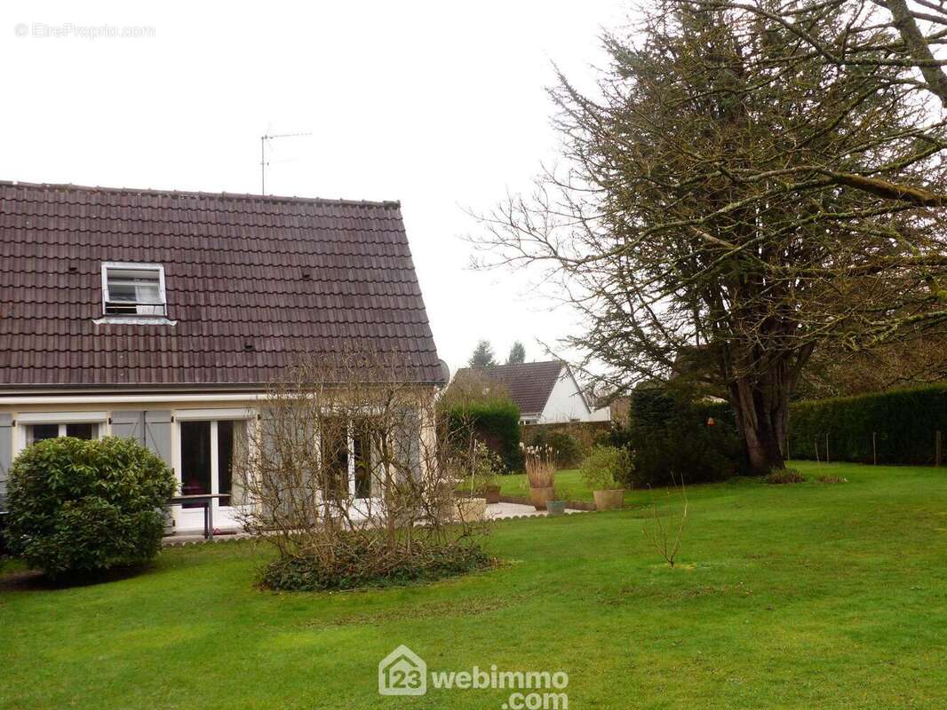 Sur la commune recherchée d'Isneauville, maison rénovée de 92 m2. - Maison à ISNEAUVILLE