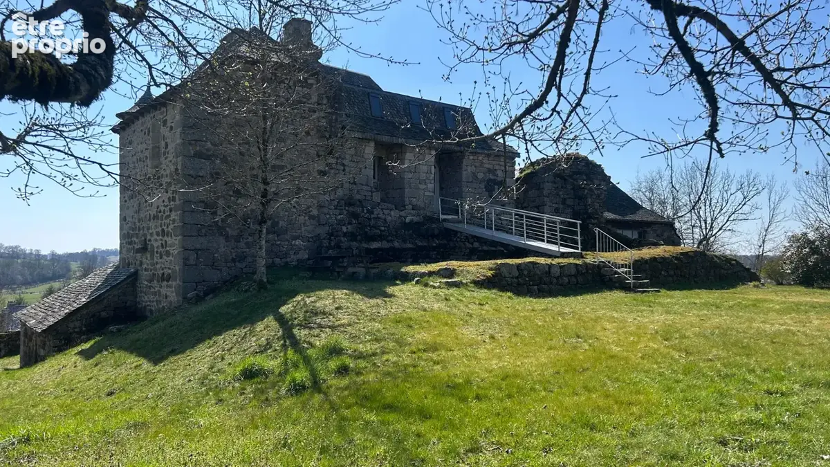 Manoir du XIVe siècle : Authenticité, Air pur et Golf entre l'Aubrac et les Monts du Cantal - photo 6