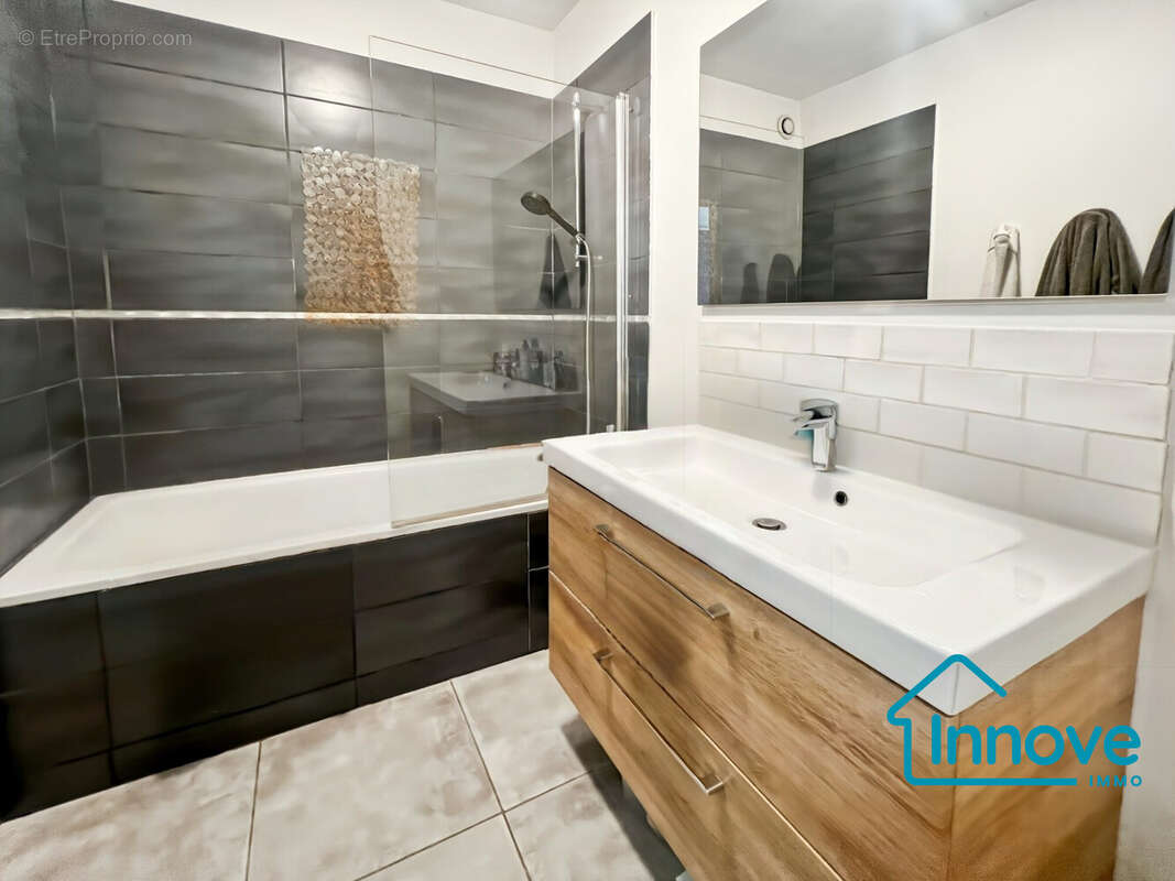 Salle de bain - Appartement à ROCQUENCOURT