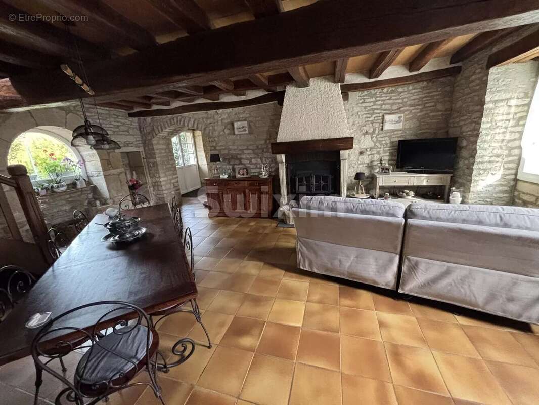 Maison à BIERRY-LES-BELLES-FONTAINES