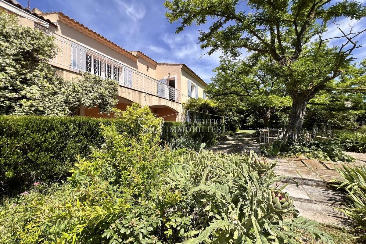 Maison à FONTVIEILLE