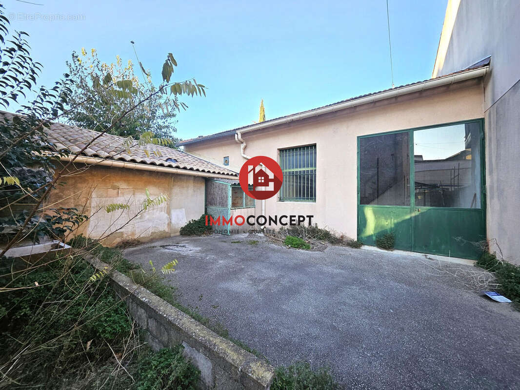 Appartement à BAGNOLS-SUR-CEZE