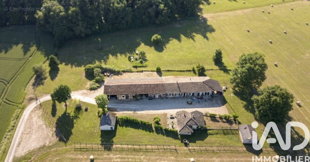 Photo 1 - Maison à SAINT-ETIENNE-DU-BOIS