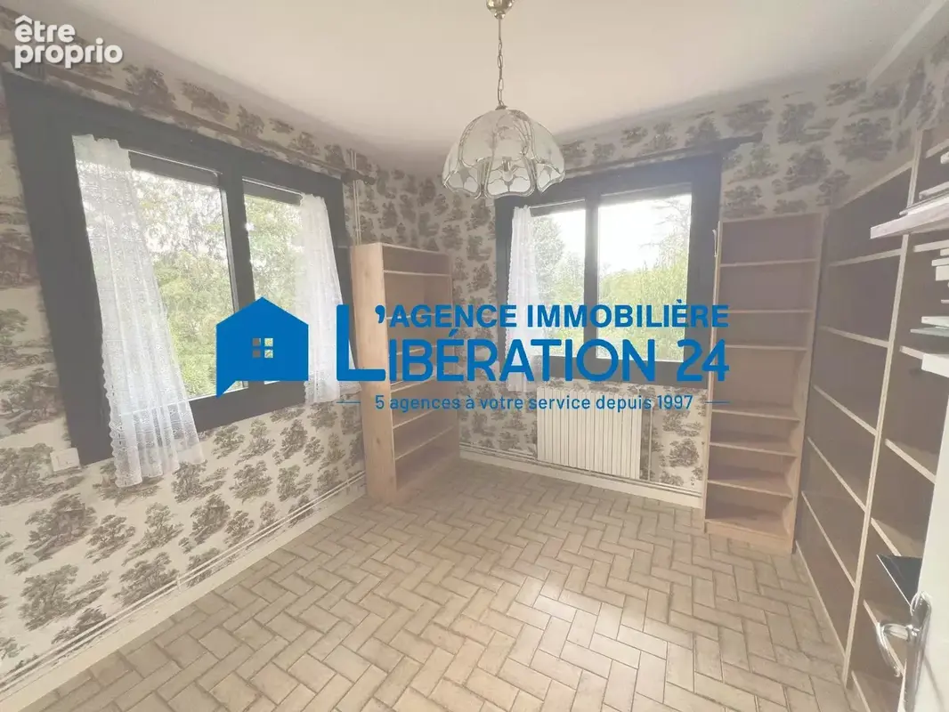Maison familiale de 193 m² à Saint-Genest-Lerpt - photo 20