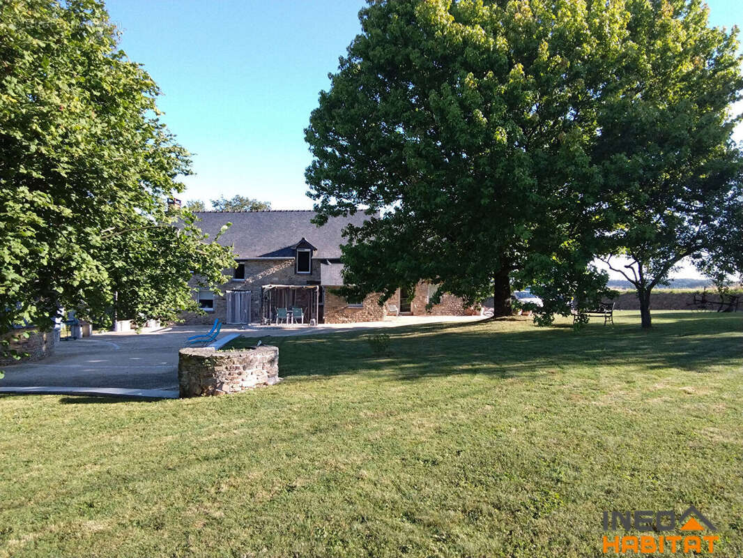 Maison à BOURG-DES-COMPTES