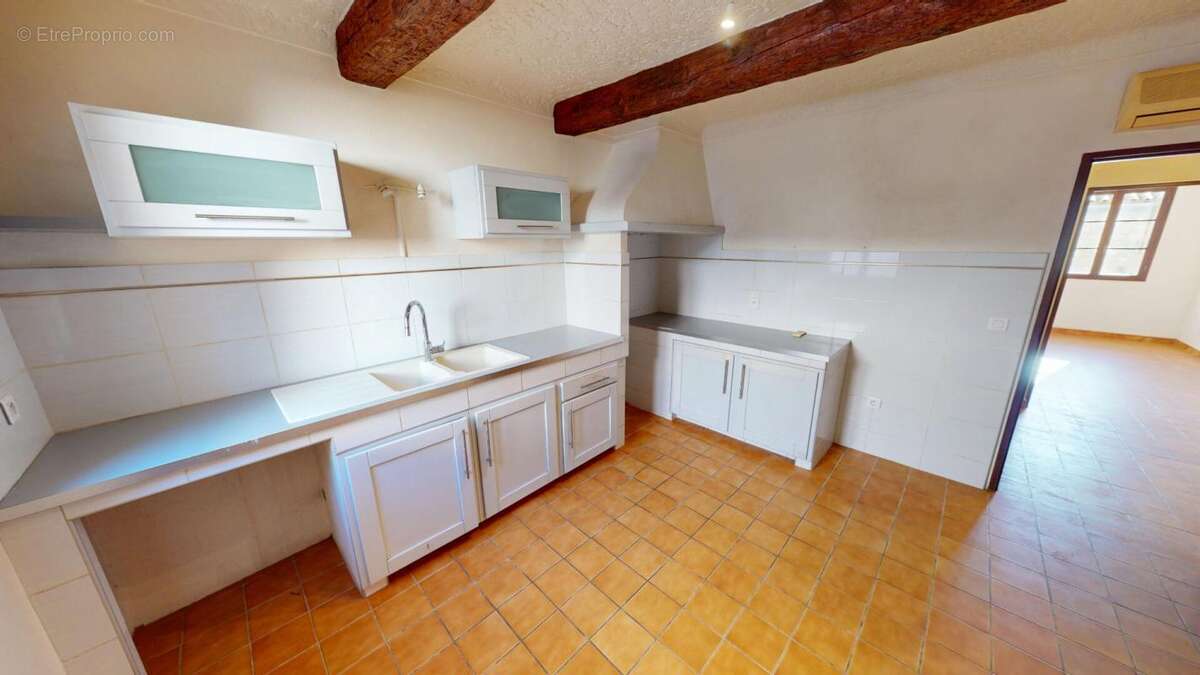 Le MUY, Maison de village 115m² avec grand garage et vie tout à pied ! - photo 2