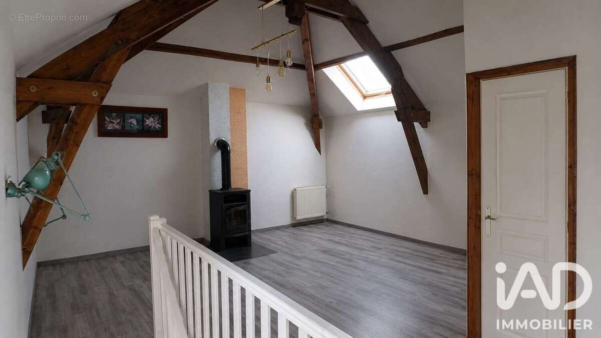Maison 129 m² à Saint-Pierre-De-Curtille  - photo 6