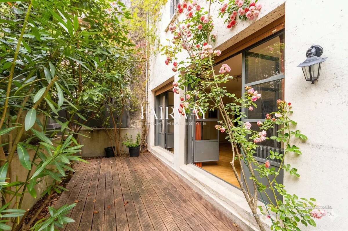 Hôtel particulier avec terrasses et garage avenue Junot Paris 18 - photo 4