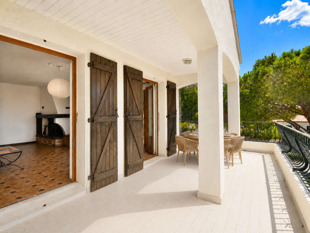 Villa méditerranéenne à vendre 7 pièces, 215 m² CANET EN ROUSSILLON (66) avec potentiel 2 logements, terrasses, jardin et garage - photo 11