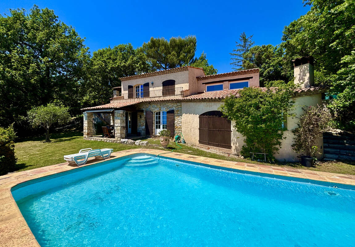 Maison à CHATEAUNEUF-GRASSE