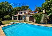 Maison à CHATEAUNEUF-GRASSE