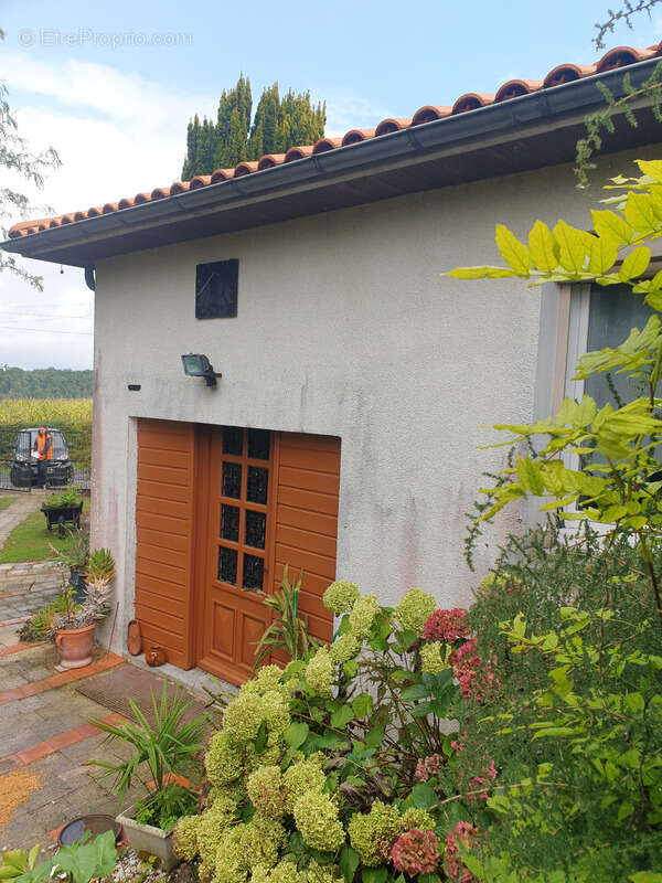 BARBEZIEUX Est à vendre maison 120 m² 3/4 chambres 2 garages terrain 15 000 m² avec un bois !!! - photo 5