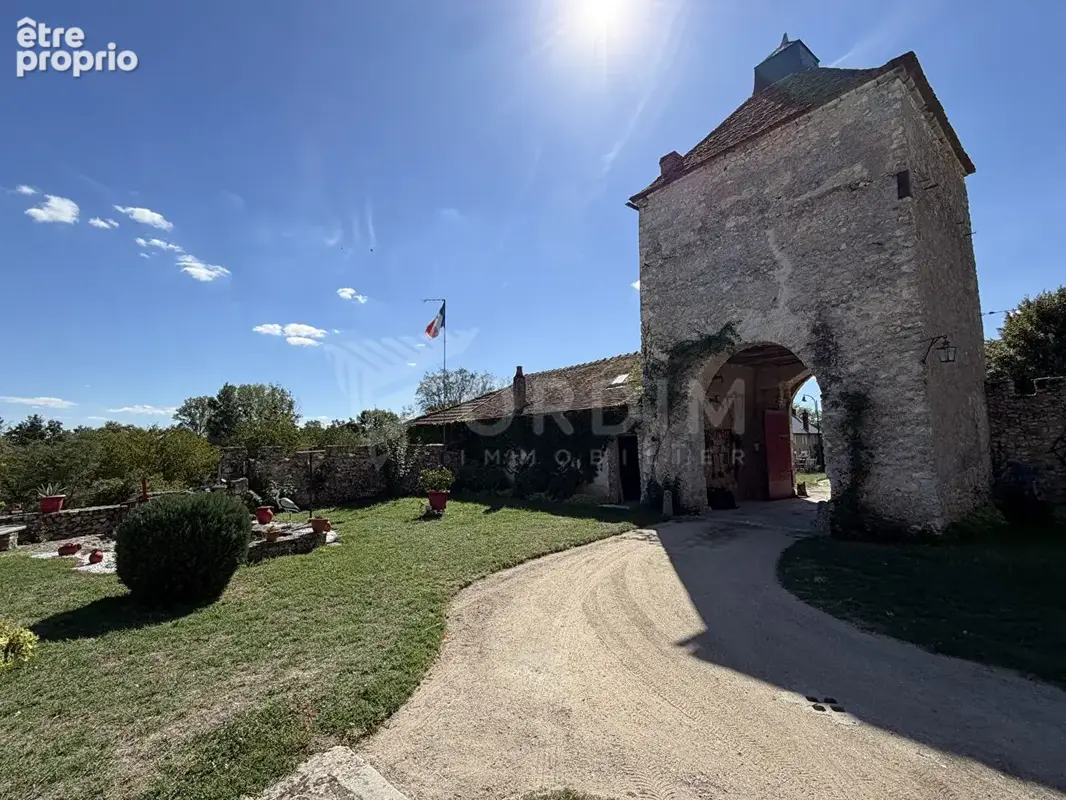 Authentique propriété en pierre avec cour intérieure, grange, colombier et vue sur le canal - photo 4