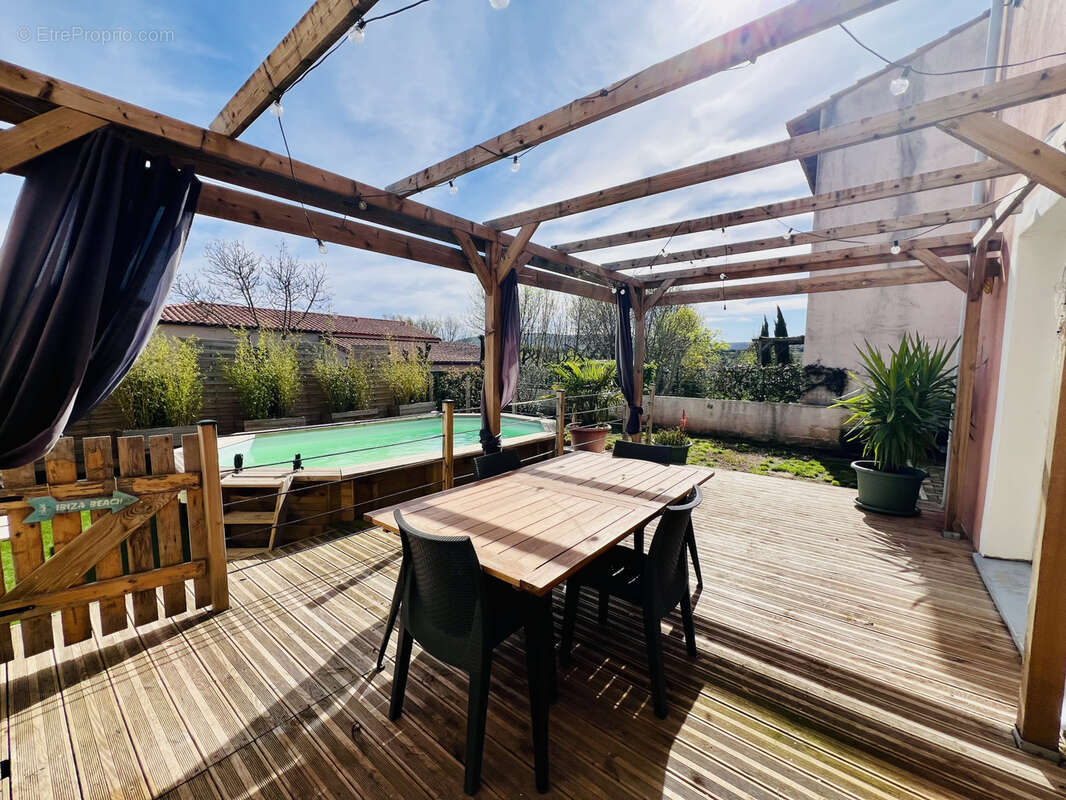 Vente villa T4 de 90m2 avec piscine sur un terrain de 206m2 - photo 3