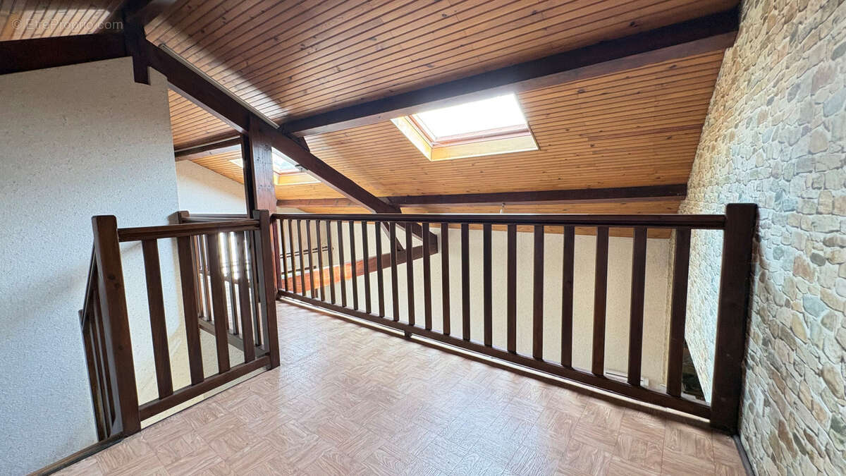 Maison à SAINT-GENIS-LES-OLLIERES