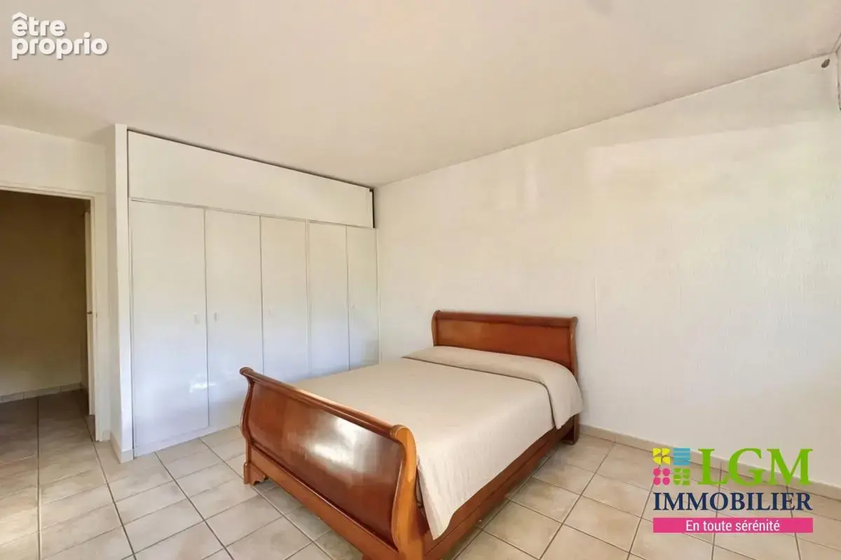 NÎMES - Spacieux appartement en rez-de-chaussée avec parking - photo 4