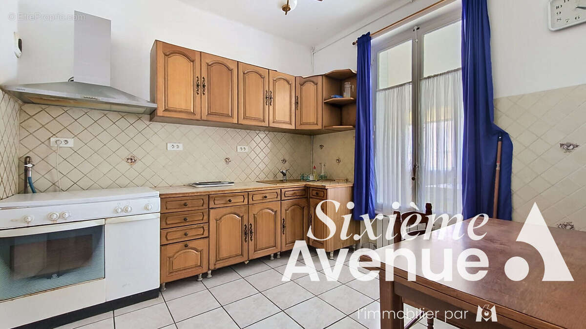 Maison avec appartements et ateliers Venissieux 13 pièce(s) 435m² m2 - photo 5