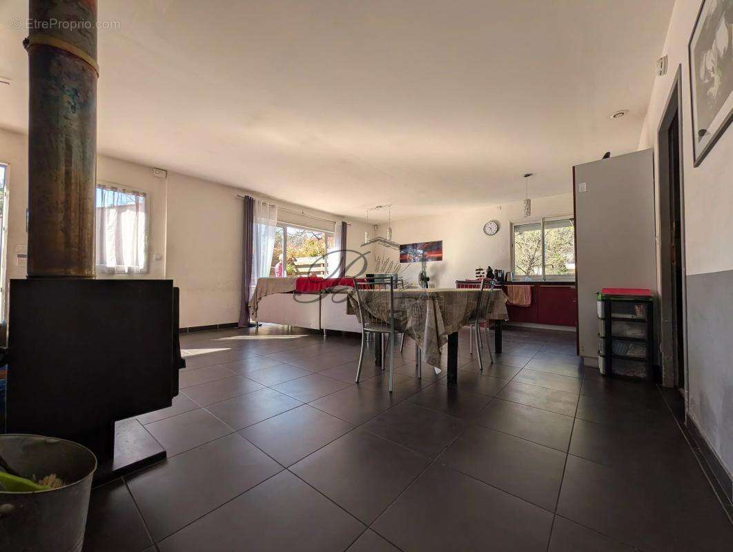 Maison à MIRABEAU