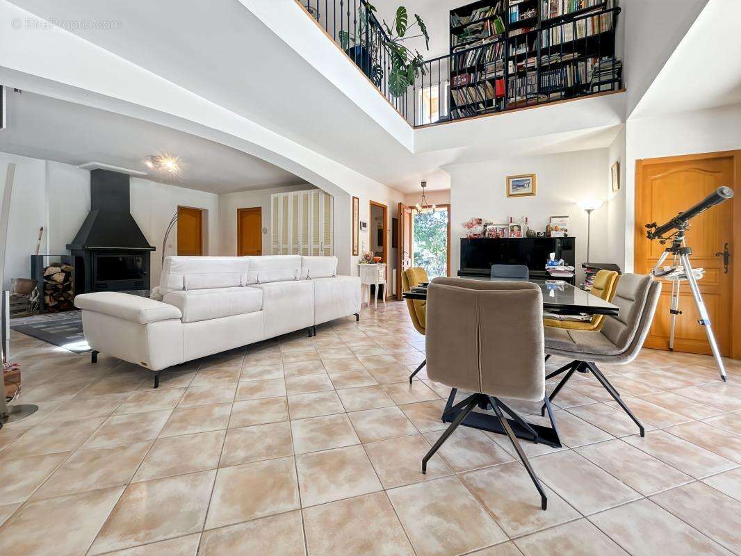 Maison à ROQUEBRUNE-SUR-ARGENS