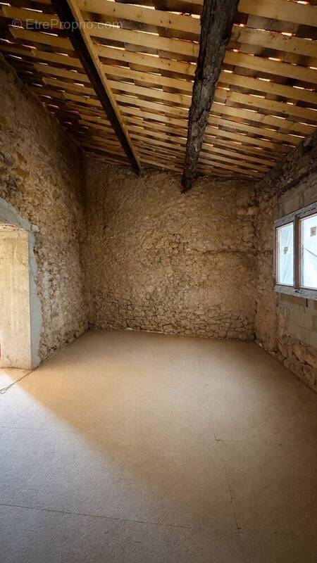 Appartement à POURRIERES