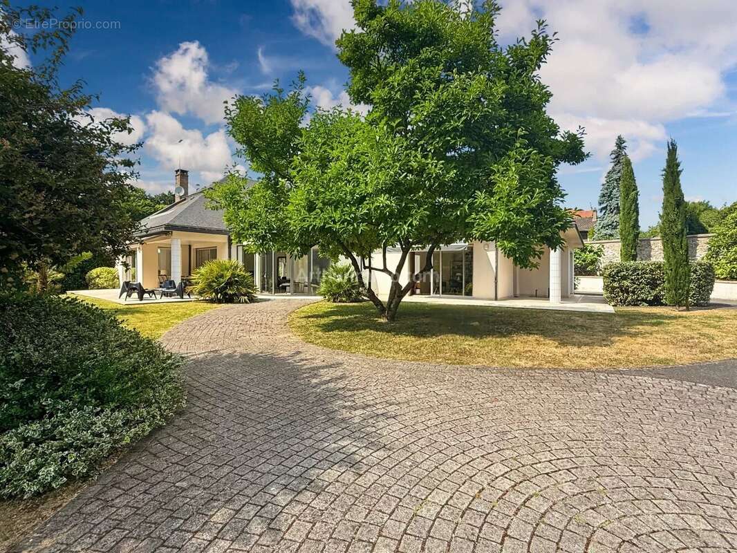 Maison à SOISY-SUR-SEINE