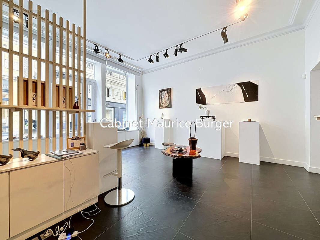 Commerce à PARIS-6E