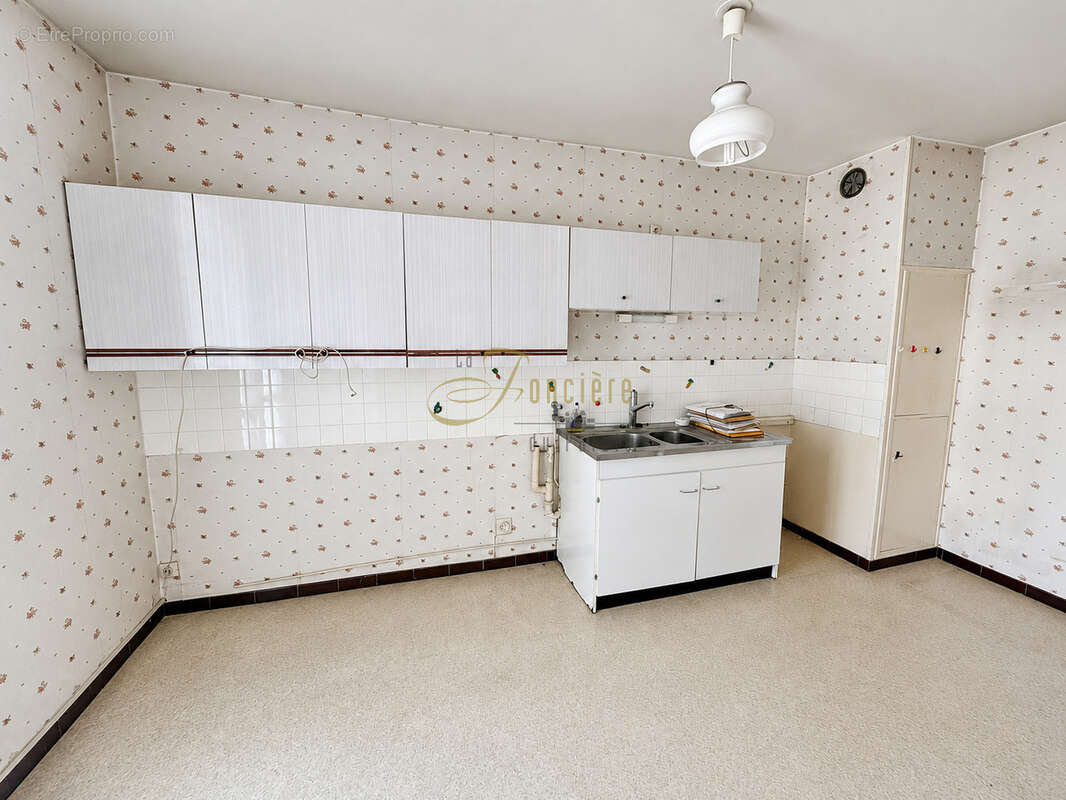 Appartement avec terrasse et parking privatif   Hyper centre de Bourges - photo 5