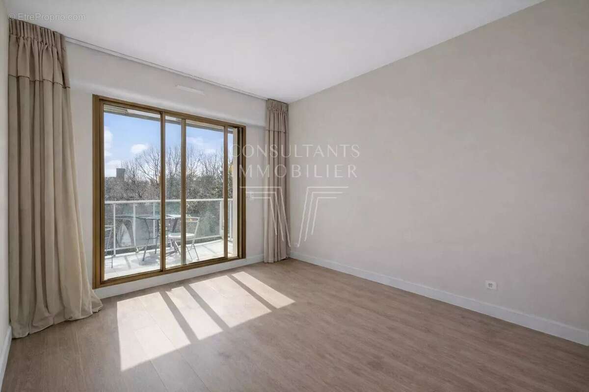 Appartement à NEUILLY-SUR-SEINE