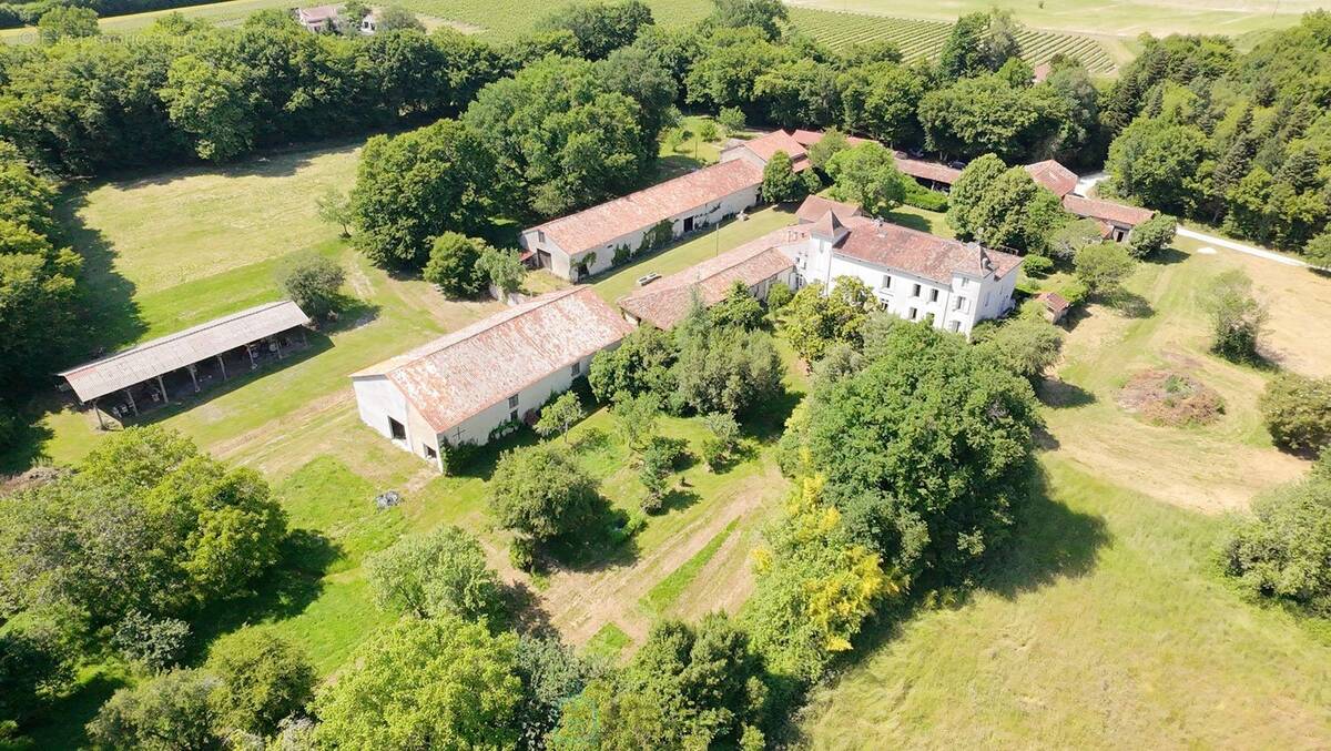 Maison à BARBEZIEUX-SAINT-HILAIRE