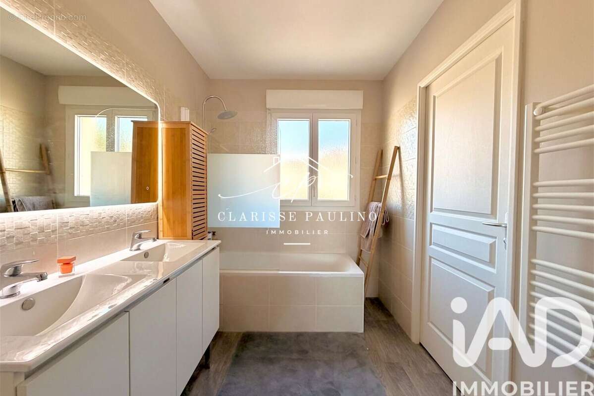 Photo 8 - Maison à MEYREUIL