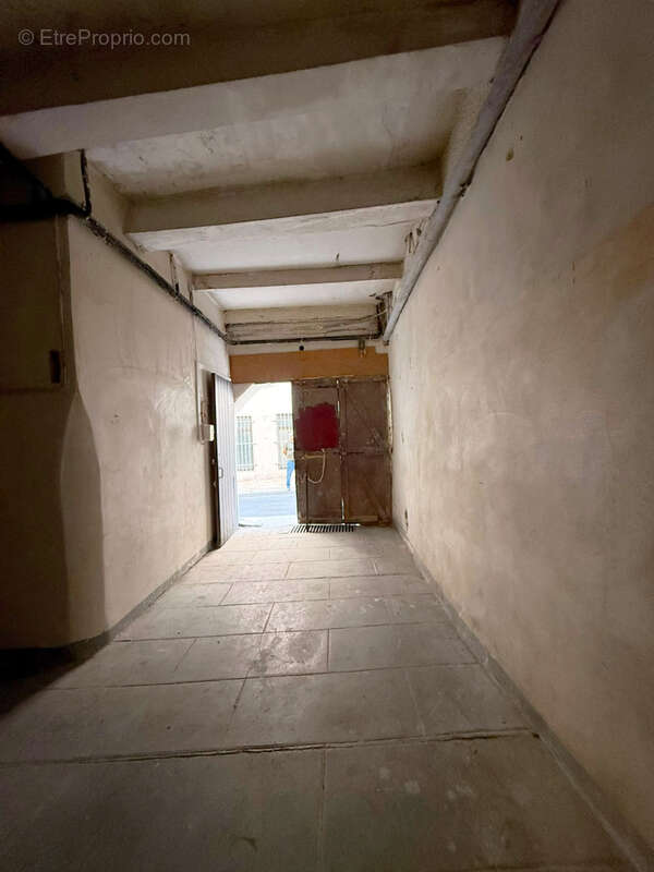 Garage , de 45m2 , Accès direct sur rue , proche du centre ville - photo 7