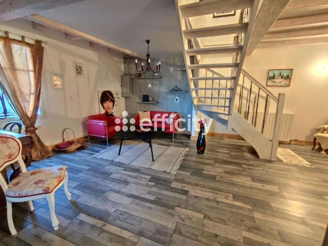 Maison à BRIZAMBOURG