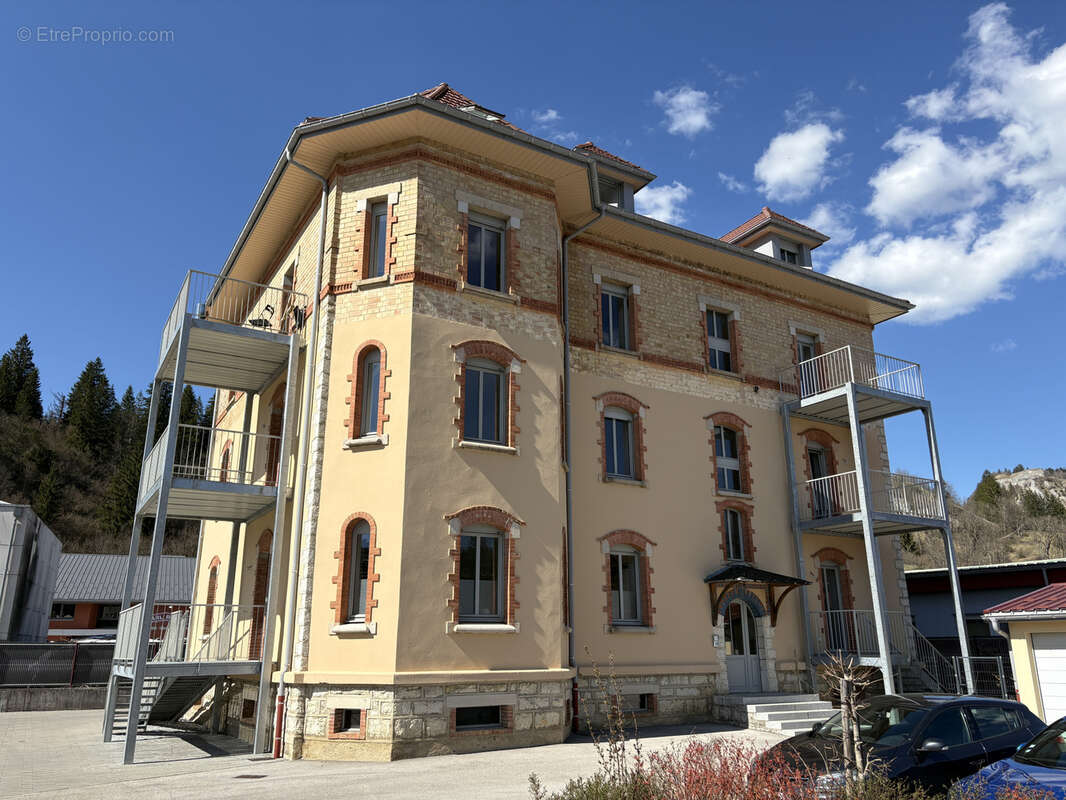 Appartement à LA CLUSE-ET-MIJOUX