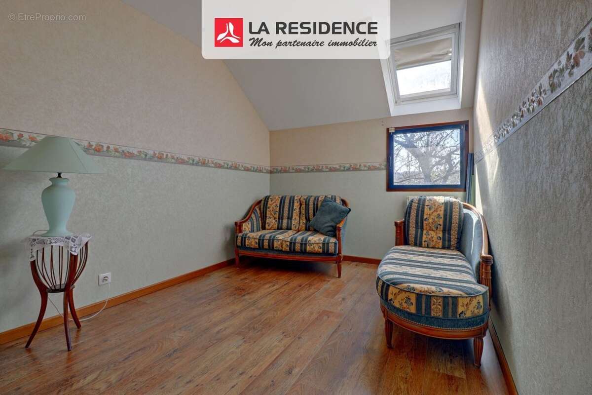 Maison à JOUY-LE-MOUTIER