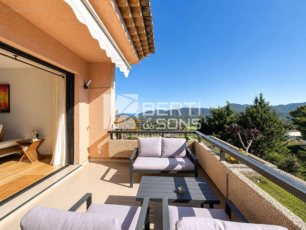 Appartement à MANDELIEU-LA-NAPOULE