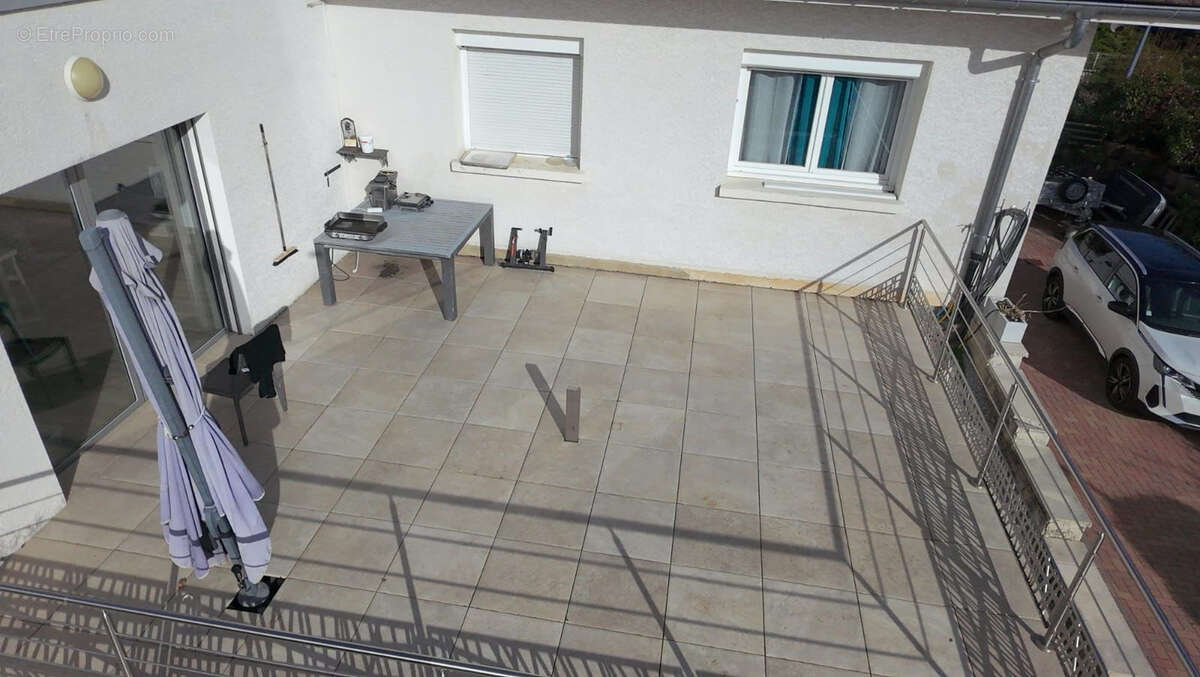 Maison à AVANNE-AVENEY