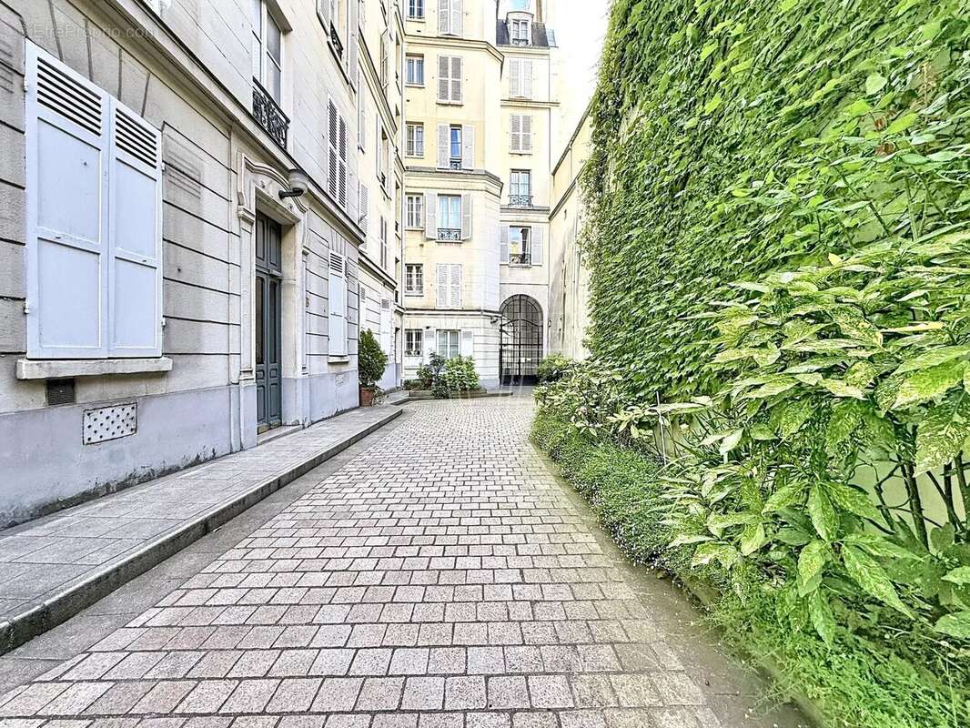Square Chaillot – 2 pièces au dernier étage, calme et verdure - photo 12