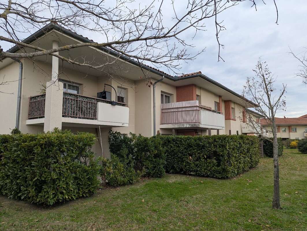 Appartement T3 57.74 m² avec balcon et piscine - photo 2