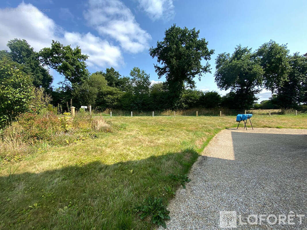 Maison à PLUSSULIEN